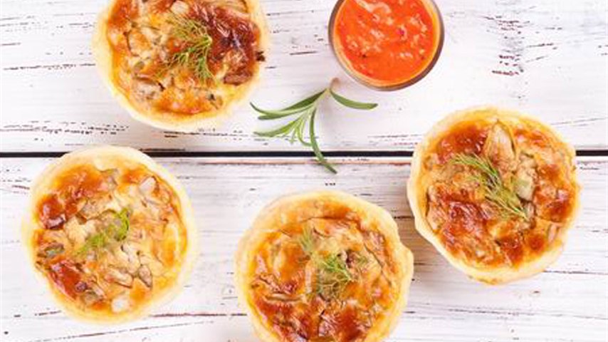 Ha hiányoznak a sós piték – édesköményes minipite paprikakrémmel recept