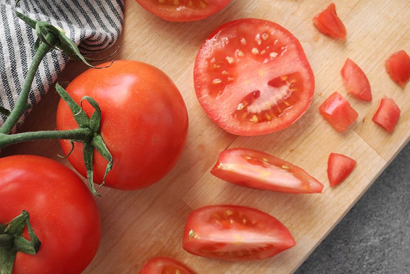 Így kerüld el a trancsírozós baleseteket – tippek a paradicsomszeleteléshez