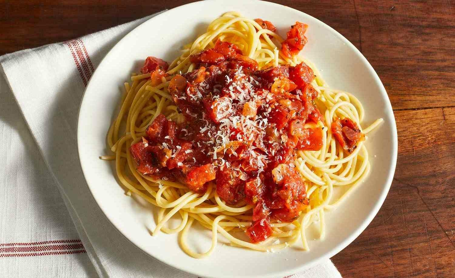 Így készíts isteni spagettit friss paradicsommal